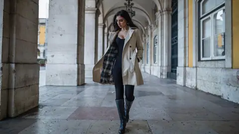 Comment porter le trench comme Monica Belluci ?