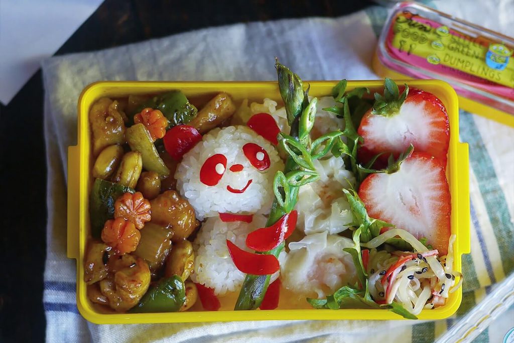 Elle fait de l’art avec des plats du quotidien