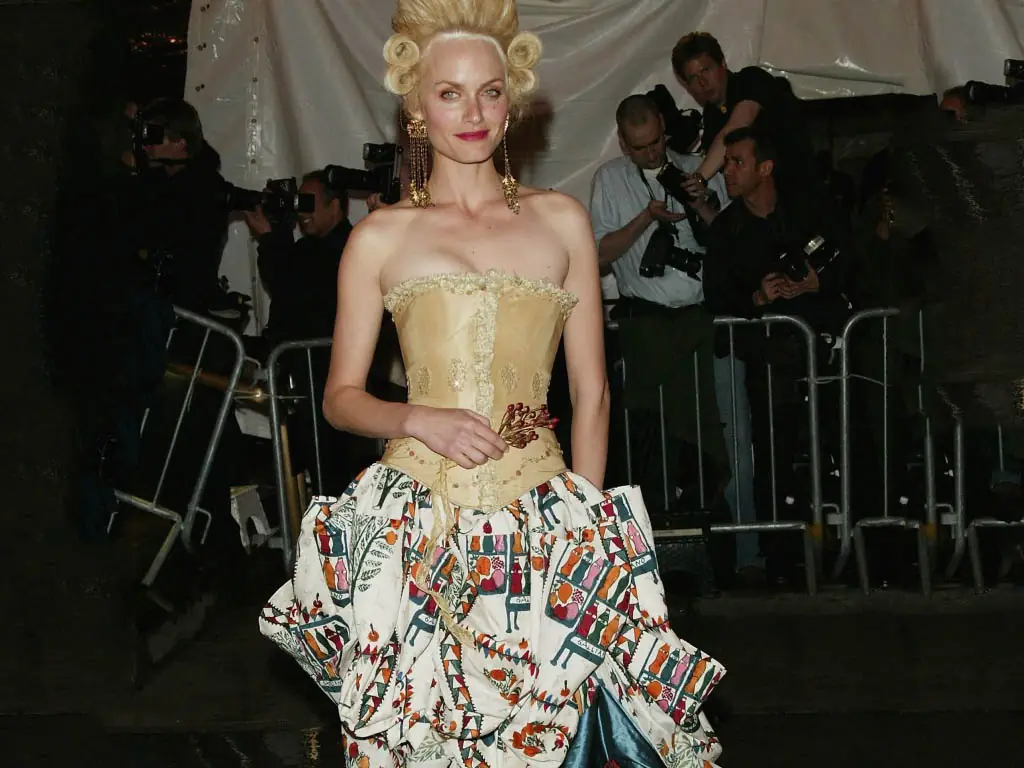 Amber Valletta